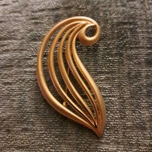 Vtg  Large Goldtone Swirl Shape Statement Brooch/ Pin